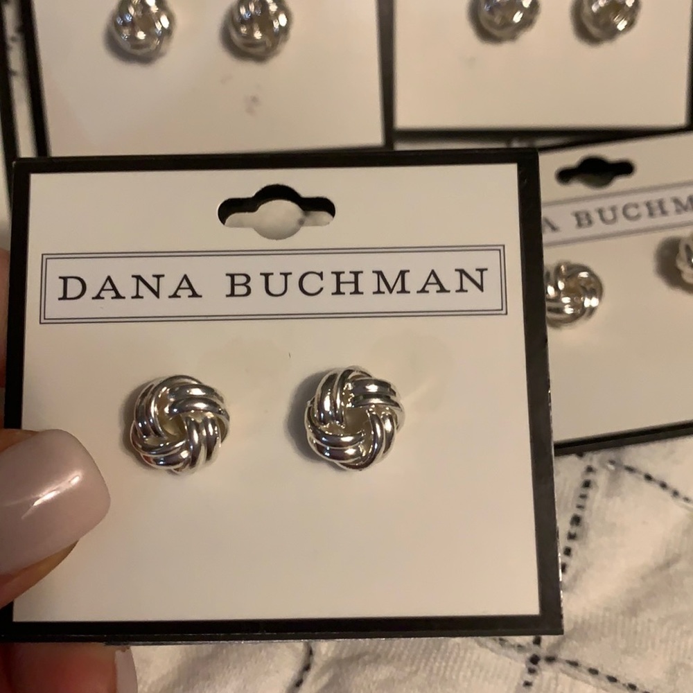 5 pairs of matching earrings